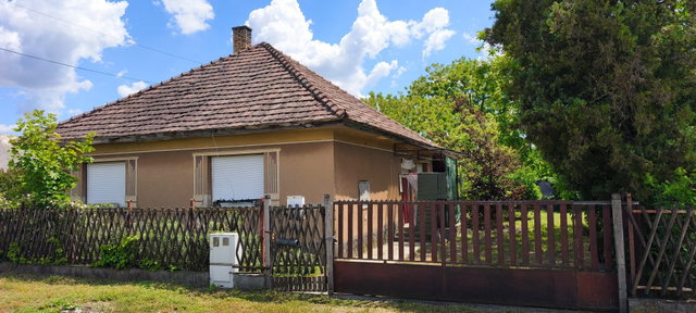 Eladó családi ház, Dánszentmiklóson 38.9 M Ft, 3 szobás