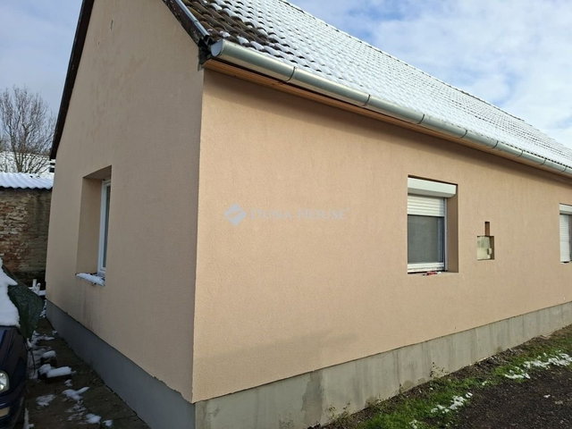 Eladó családi ház, Szentlőrincen 40 M Ft, 2 szobás