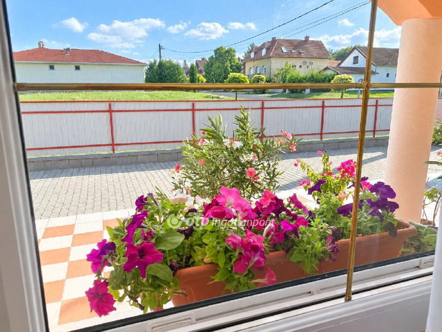 Eladó családi ház, Zalakaroson 128 M Ft, 3 szobás