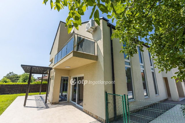 Eladó családi ház, Telkin 399.9 M Ft, 6 szobás