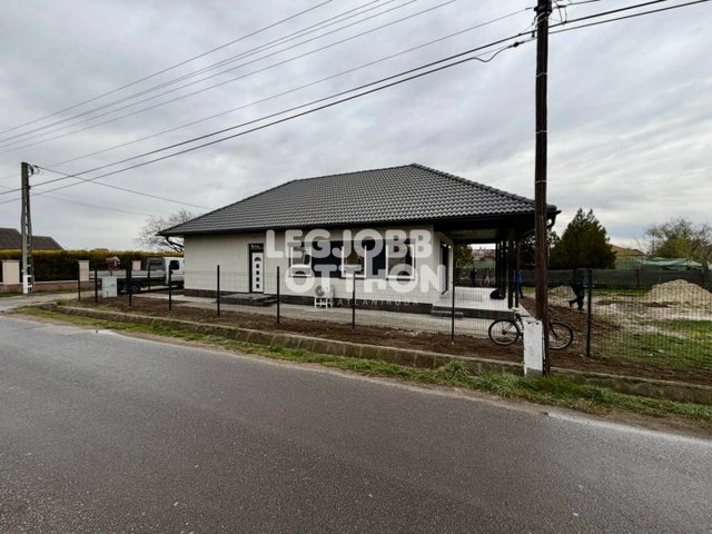 Eladó családi ház, Törtelen 59 M Ft, 4 szobás