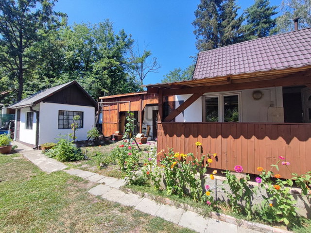 Eladó családi ház, Pócsmegyeren 61.5 M Ft, 3 szobás