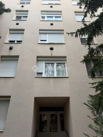 Eladó téglalakás, Veszprémben 65 M Ft, 3 szobás