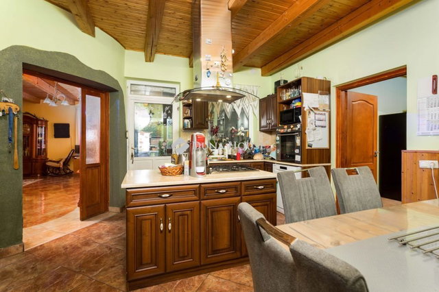 Eladó családi ház, Gönyűn 99.99 M Ft, 5 szobás