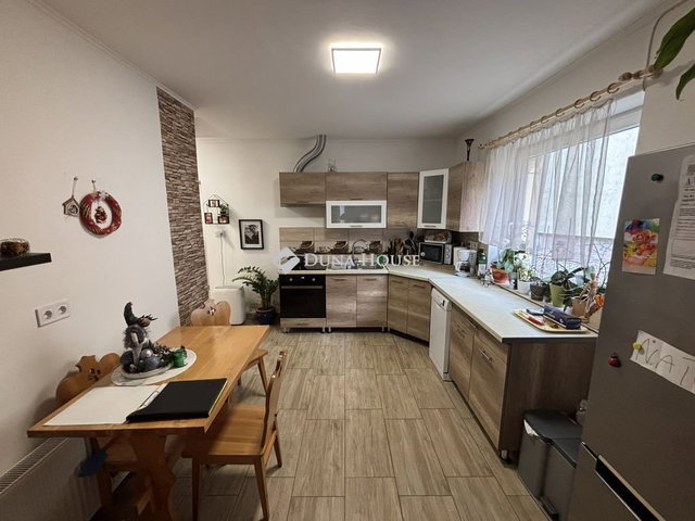 Eladó családi ház, Tatán, Komáromi utcában 24.9 M Ft