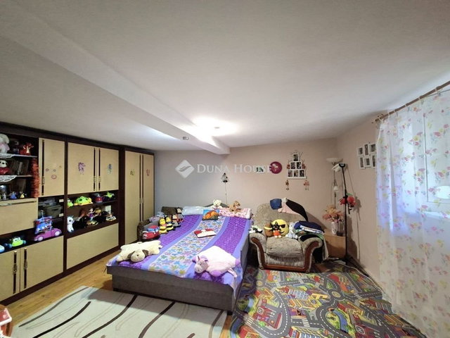 Eladó családi ház, Sárbogárdon 32.9 M Ft, 3+1 szobás
