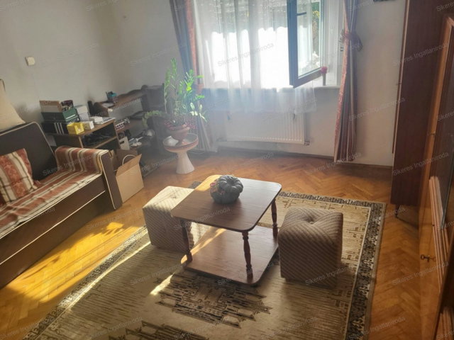 Eladó téglalakás, Almásfüzitőn 39.5 M Ft, 2+1 szobás