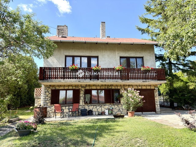 Eladó családi ház, Balatonfüreden 149.9 M Ft, 6 szobás