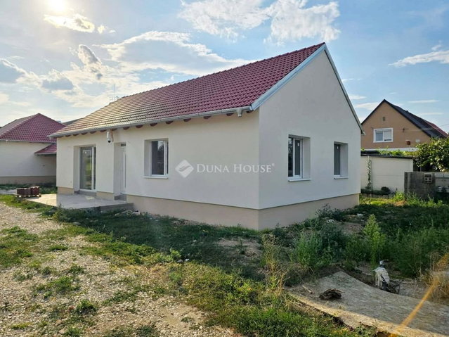 Eladó ikerház, Söptén 79.9 M Ft, 4 szobás
