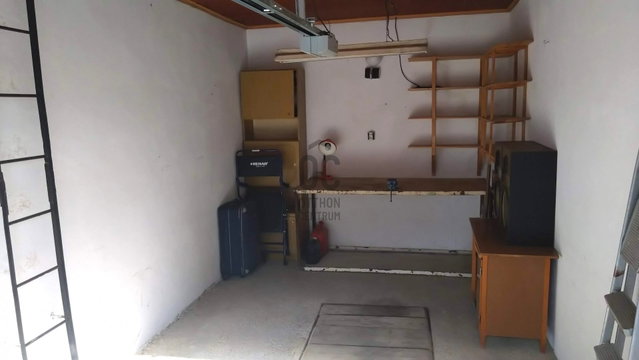 Eladó garázs, Szombathelyen, Lipp Vilmos utcában 11.49 M Ft