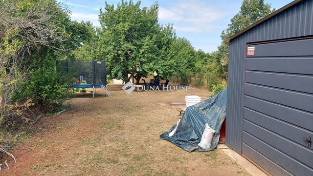 Eladó nyaraló, Pátyon 36.5 M Ft, 2 szobás / költözzbe.hu