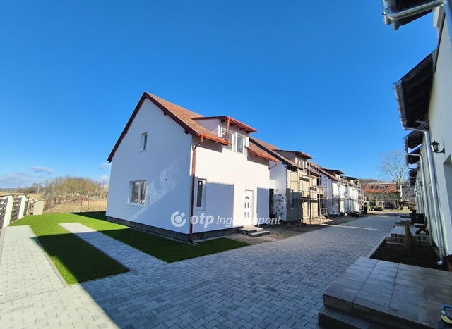 Eladó sorház, Kajászón 79.9 M Ft, 4 szobás