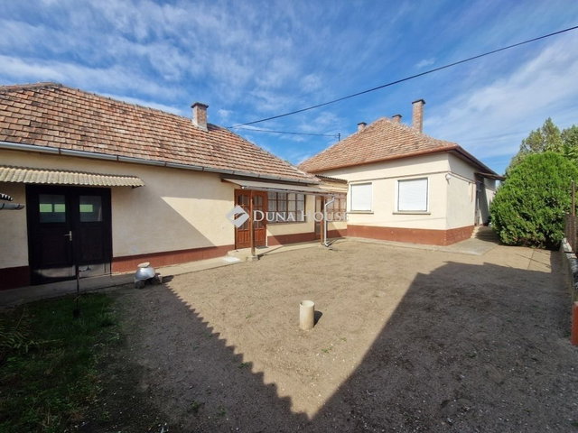 Eladó családi ház, Baján 54.99 M Ft, 4 szobás