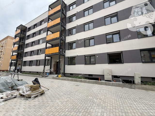 Eladó panellakás, Kecskeméten 54.9 M Ft, 2 szobás