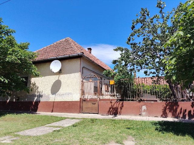 Eladó családi ház, Kecelen 25 M Ft, 3+1 szobás