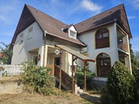 Eladó családi ház, Pécsett 125 M Ft, 7 szobás