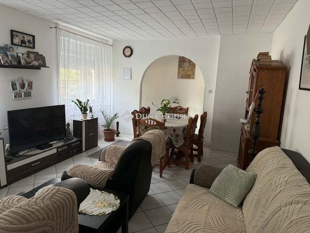 Eladó családi ház, Esztergomban 85 M Ft, 6 szobás