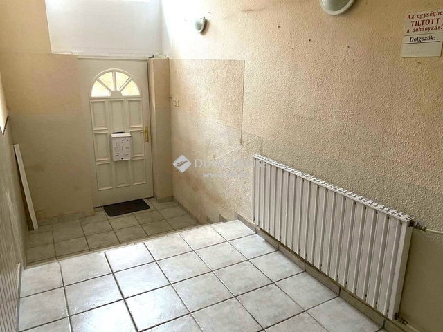 Eladó családi ház, Kecskeméten 39.9 M Ft, 2 szobás