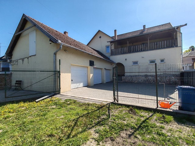Eladó téglalakás, Hőgyészen 31 M Ft, 3 szobás