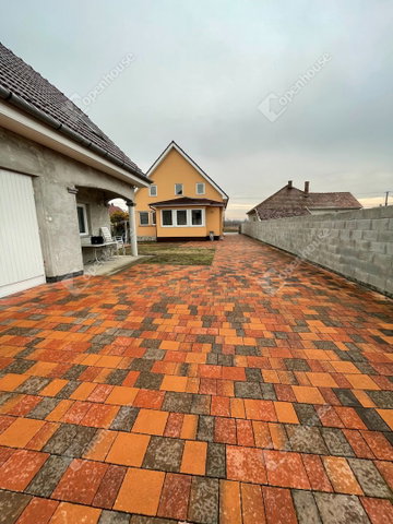 Eladó családi ház, Siófokon 120 M Ft, 6 szobás