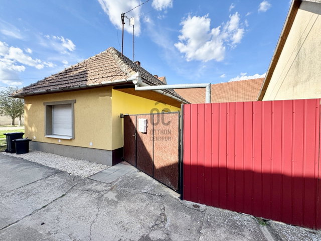 Eladó családi ház, Tolnán 24.9 M Ft, 2 szobás