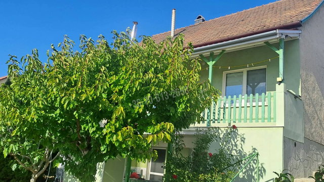 Eladó családi ház, Lábatlanon 75 M Ft, 4 szobás