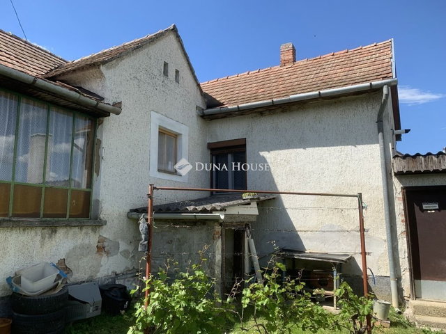 Eladó családi ház, Nován 20.9 M Ft, 3 szobás
