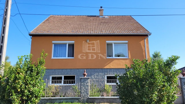 Eladó családi ház, Sződön 149.9 M Ft, 3 szobás