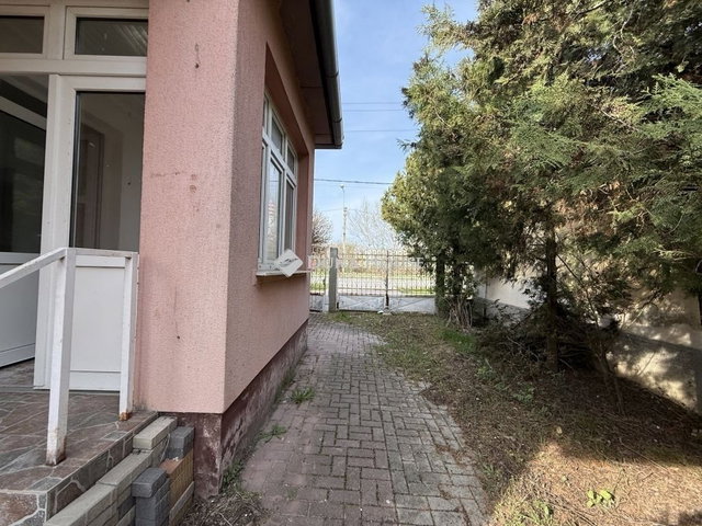 Eladó családi ház, Nyergesújfaluban 59.9 M Ft, 5 szobás