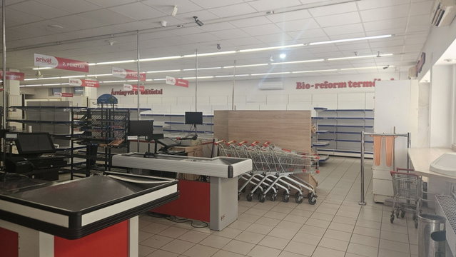 Kiadó üzlethelyiség, Debrecenben 1000 E Ft / hó