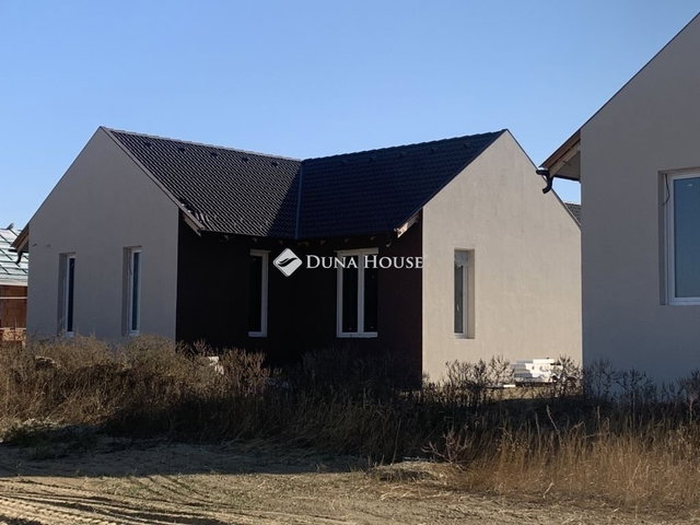 Eladó ikerház, Isaszegen 99 M Ft, 4 szobás / költözzbe.hu