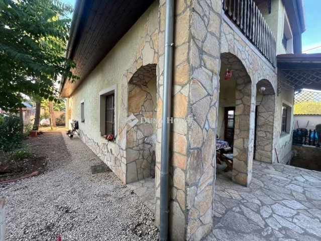 Eladó családi ház, Gödön 180 M Ft, 6 szobás
