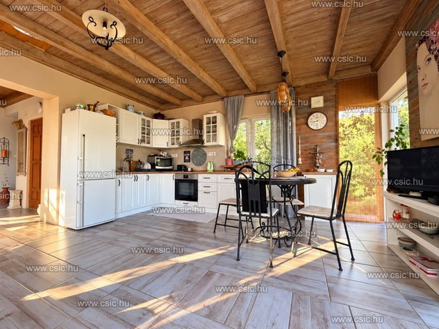 Eladó családi ház, Szentendrén 139.9 M Ft, 4 szobás