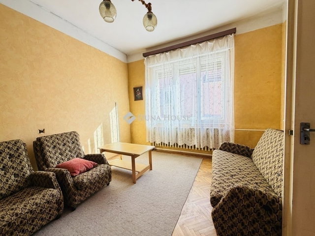 Eladó családi ház, Esztergomban 48 M Ft, 4 szobás