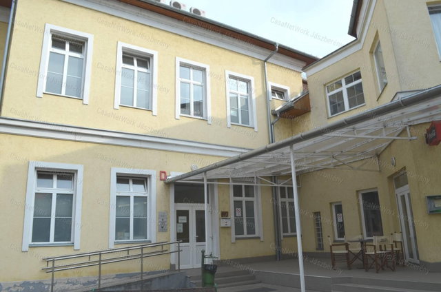 Eladó iroda, Szolnokon 9.9 M Ft, 1 szobás / költözzbe.hu