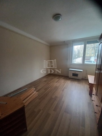 Eladó panellakás, Baján 39.9 M Ft, 2 szobás