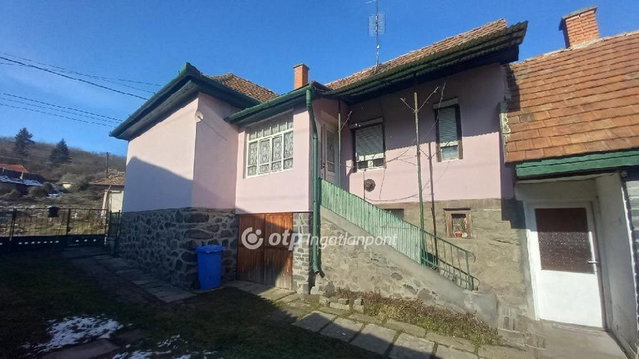 Eladó családi ház, Somoskőújfalun 12 M Ft, 3 szobás