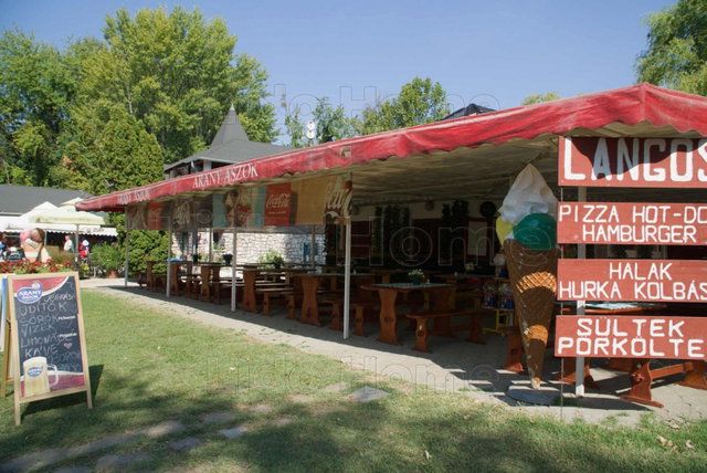 Eladó üzlethelyiség, Balatonedericsen 55 M Ft
