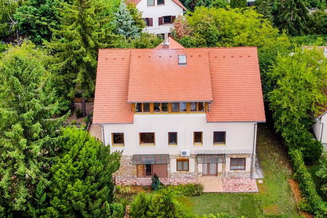 Eladó családi ház, Szentendrén 225 M Ft, 6 szobás