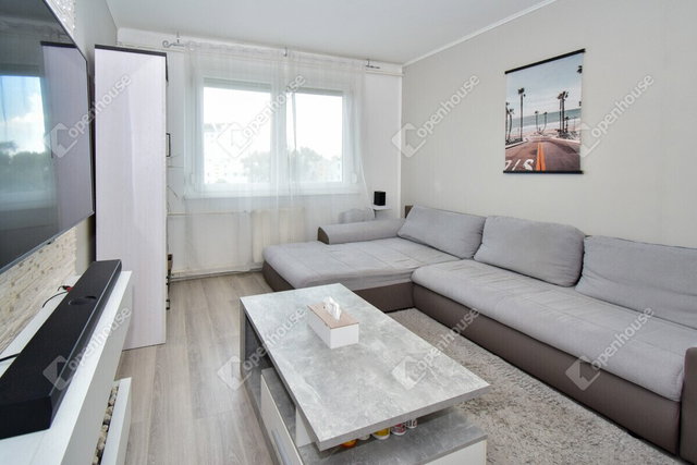 Eladó panellakás, Szegeden 56 M Ft, 2 szobás
