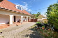 Eladó családi ház, Zsámbékon 169.9 M Ft, 7 szobás
