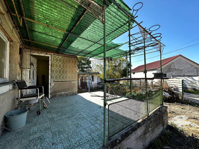 Eladó családi ház, Dunavecsén 8.9 M Ft, 1 szobás