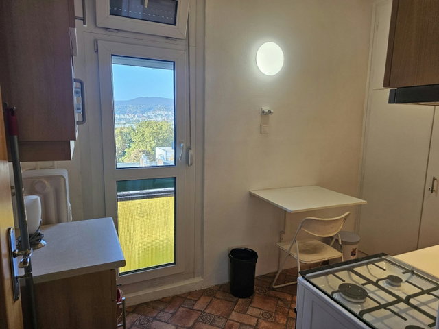 Kiadó panellakás, albérlet, Pécsett 195 E Ft / hó, 3 szobás