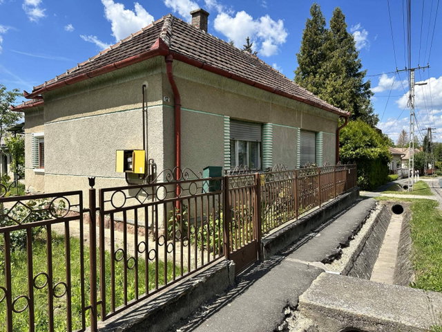 Eladó családi ház, Nemesszentandráson 18.9 M Ft, 2 szobás
