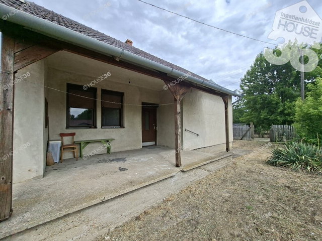 Eladó családi ház, Kiskunfélegyházán 25 M Ft, 2 szobás