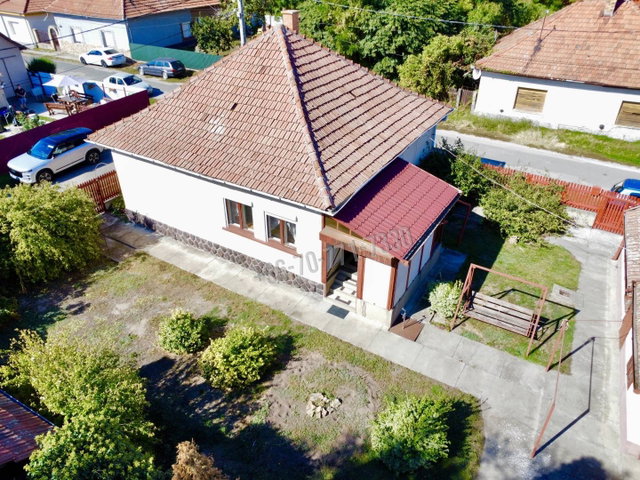 Eladó családi ház, Jászapátiban 12 M Ft, 2 szobás