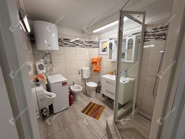 Eladó családi ház, Keszthelyen 195 M Ft, 5 szobás