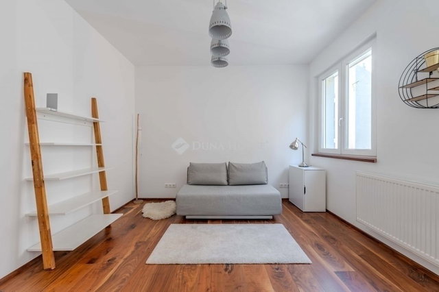Eladó téglalakás, Budapesten, VI. kerületben 220 M Ft, 4 szobás