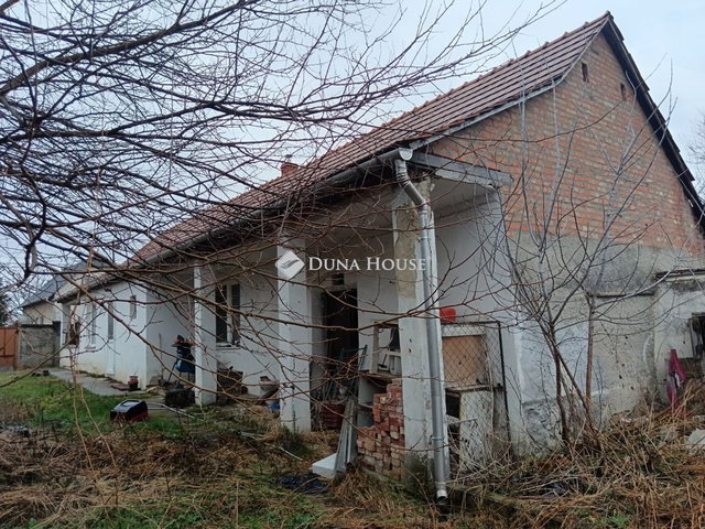 Eladó családi ház, Móron, Petőfi Sándor utcában 30 M Ft