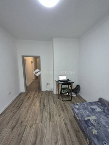 Eladó téglalakás, Pécsett 39 M Ft, 2 szobás